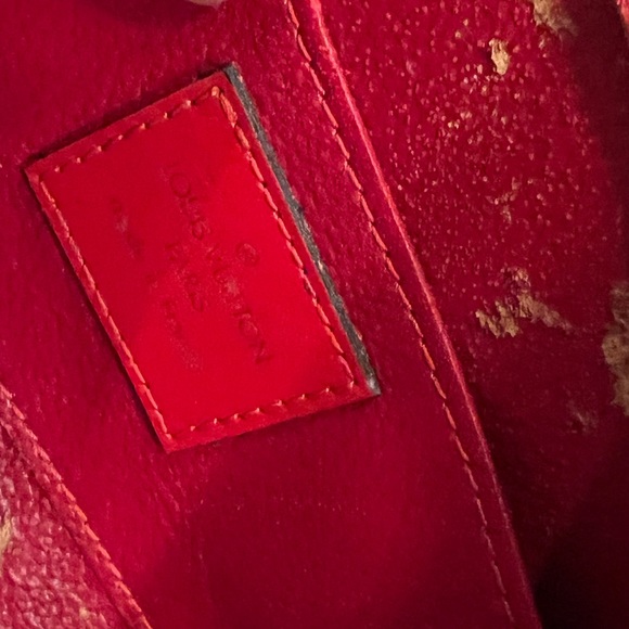 Authentic Louis Vuitton Epi cosmetic pouch - Picture 2 of 9